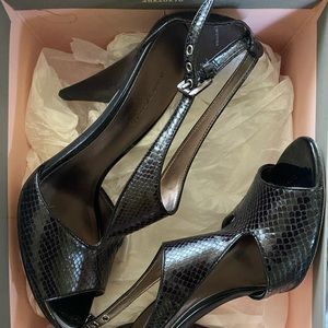 ANN TAYLOR JULIA PYTHON T STRAP SANDAL IN BLACK